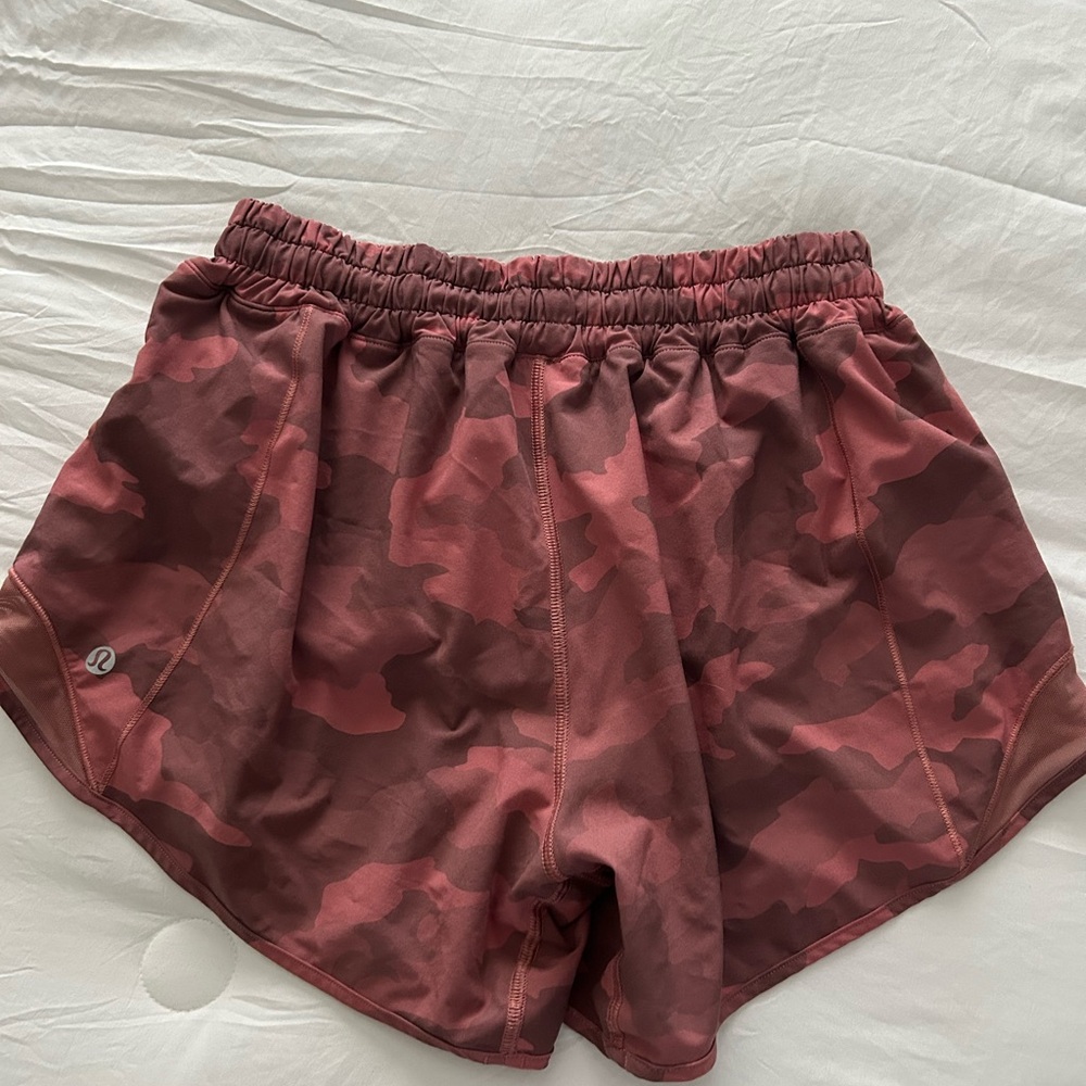 lululemon athletica Women's Camouflage Athletic Shorts - Burgundy